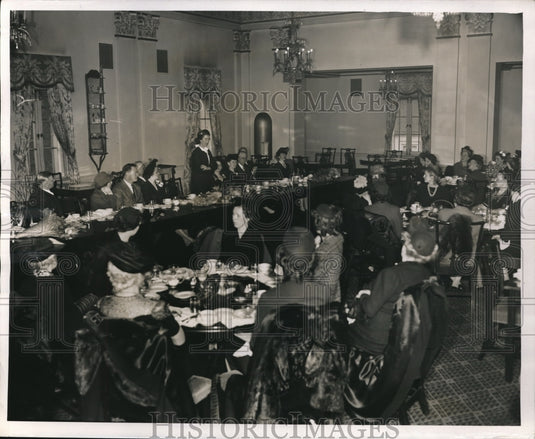 1944 Press Photo Miss Stevens Addresses Womens Group - nec34440 - Historic Images