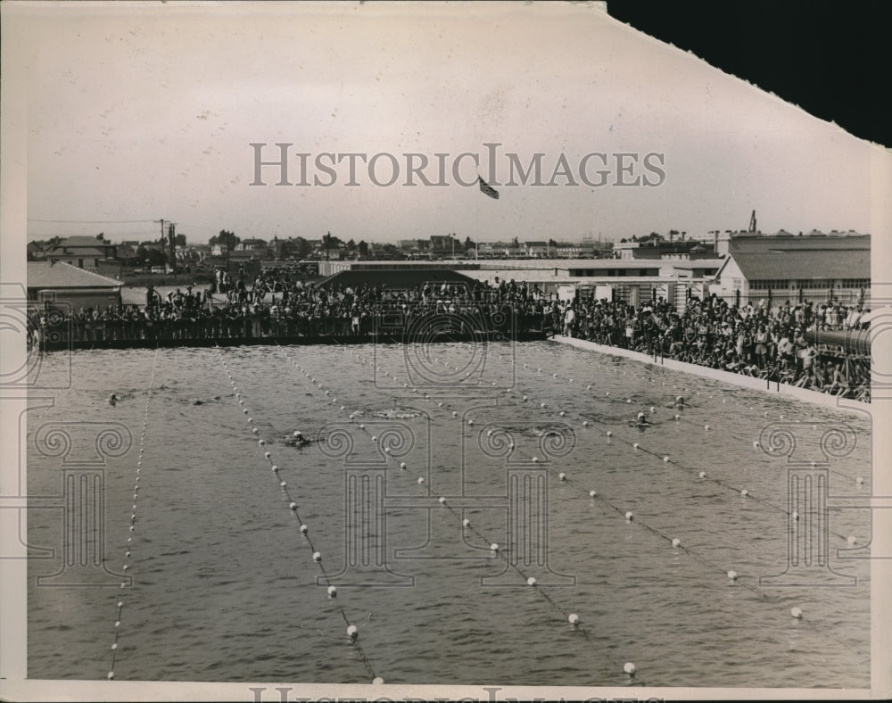 1935 Press Photo ending of 220 yds breaststroke - Historic Images