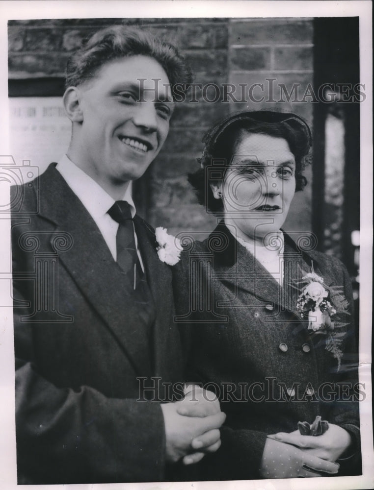 1954 Press Photo Mrs. Phyllis Noble Widow and mom of six, Ron Porter Coldstream-Historic Images