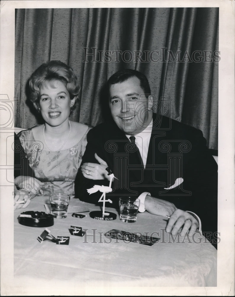 1962 Press Photo Mr &amp; Mrs Edwin J Cary Jr of Ohio at the NYC Stork Club - Historic Images