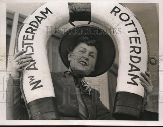 1938 Mary Ainsworth Stylist Aboard SS Nieuw Amsterdam - Historic Images