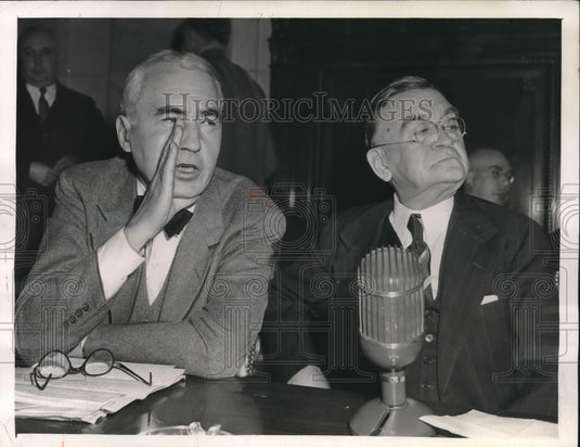 1943 Press Photo Elmer Davis OWI Director at Judiciary Committee & Sen Van Nuys - Historic Images