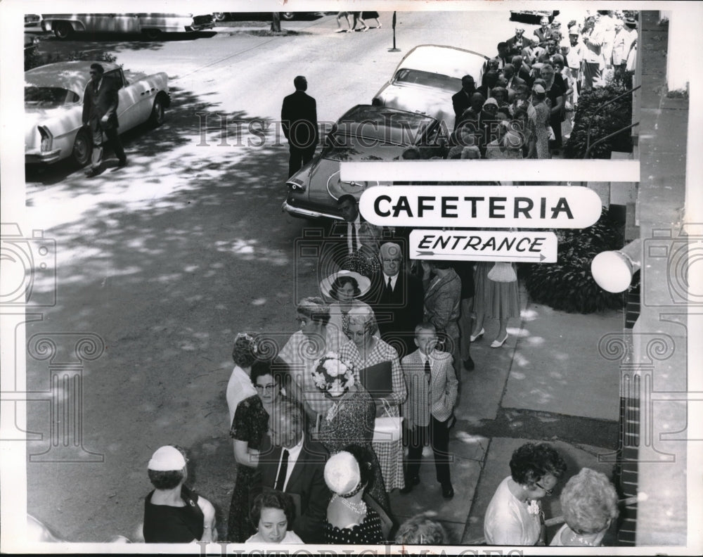 1962 Press Photo lunch line at Richards Hotel cafeteria - nec34820 - Historic Images