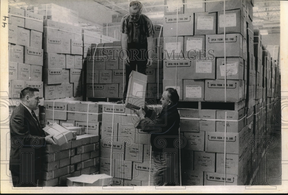 1969 Press Photo Andover, Mass IRS, Norman MOrrill & 1040 forms for taxpayers - Historic Images