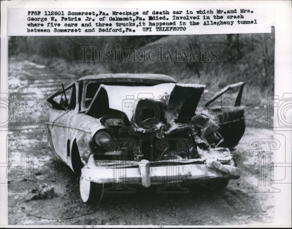 1958 Press Photo car in which Mr and Mrs George Petri Jr died in massive wreck - Historic Images