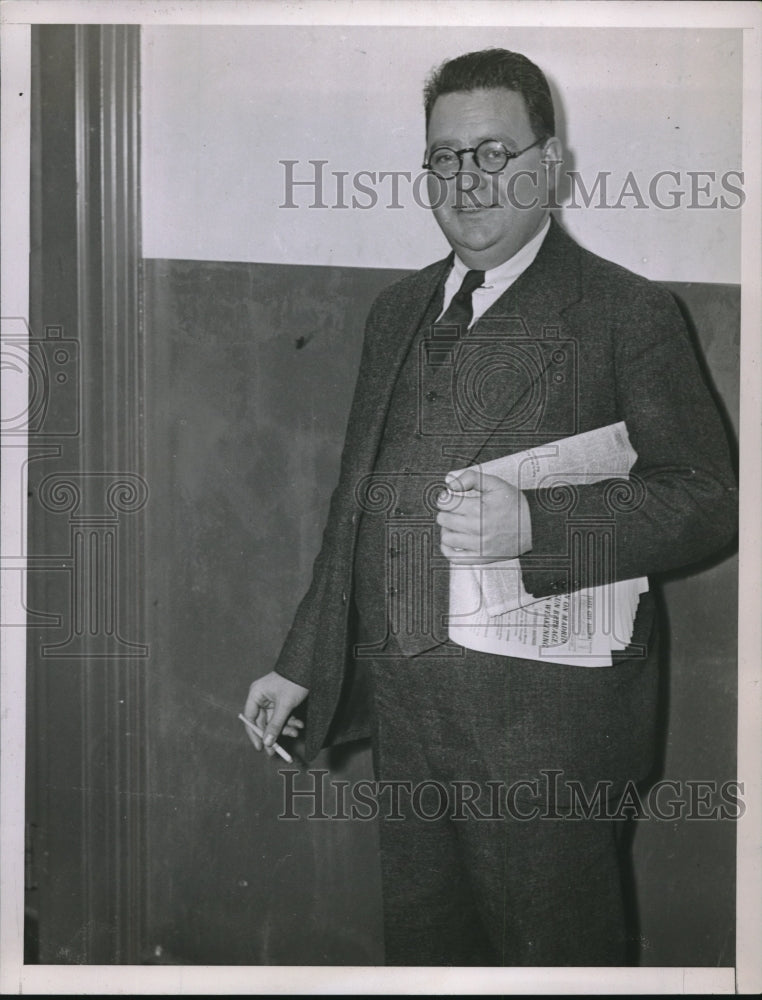 1937 Press Photo Businessman R. Dutcher Looks Dapper In Pinstripe Suit - Historic Images