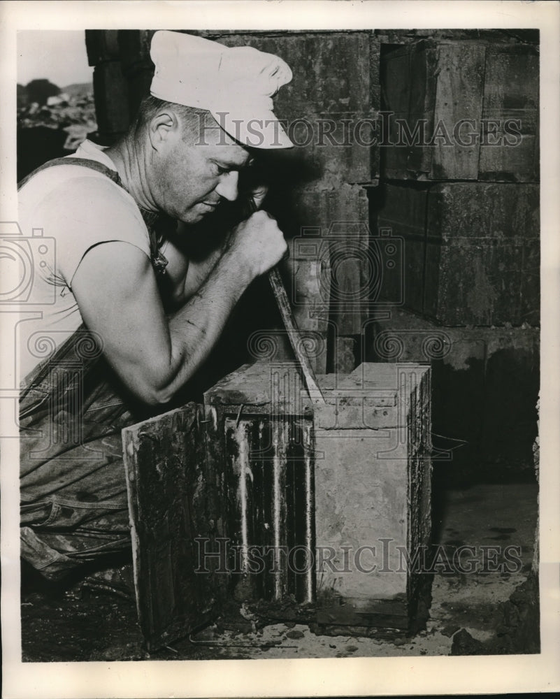 1951 Press Photo Ben Rychlec of Caterpillar Tractor Co. at flooded plant - Historic Images