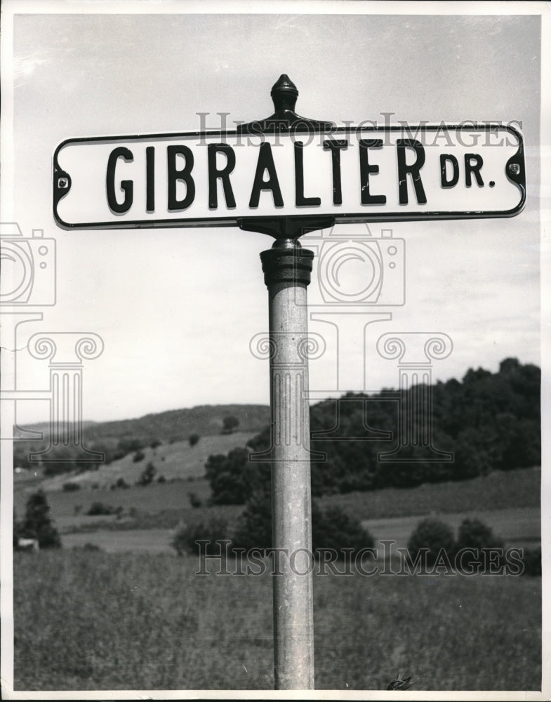 1960 Press Photo sign to Wisconsin&#39;s Rock of Gibraltar misspelled - Historic Images