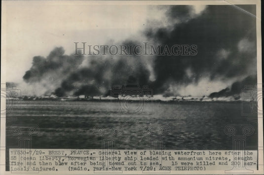1947 Press Photo View Of Blazing Waterfront In Brest France - nec35156-Historic Images