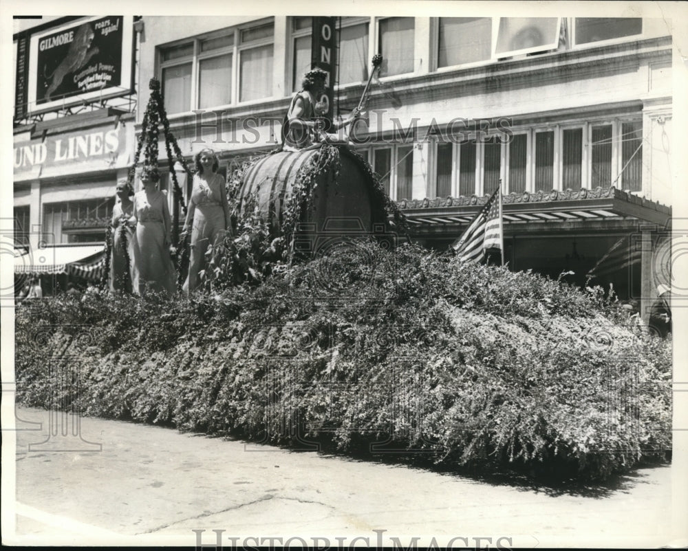 1934 St. Helena in the heart of the Redwood Empire.-Historic Images