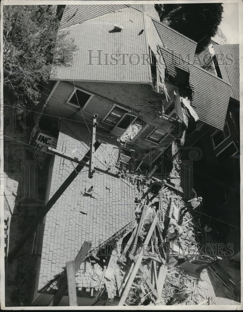 1932 Press Photo Hifh wind wreck oil derrick - Historic Images