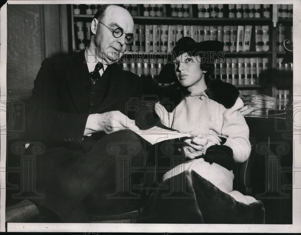 1938 Press Photo Ann Cooper Hewitt Gay Heiress With Husband John L McNab - Historic Images