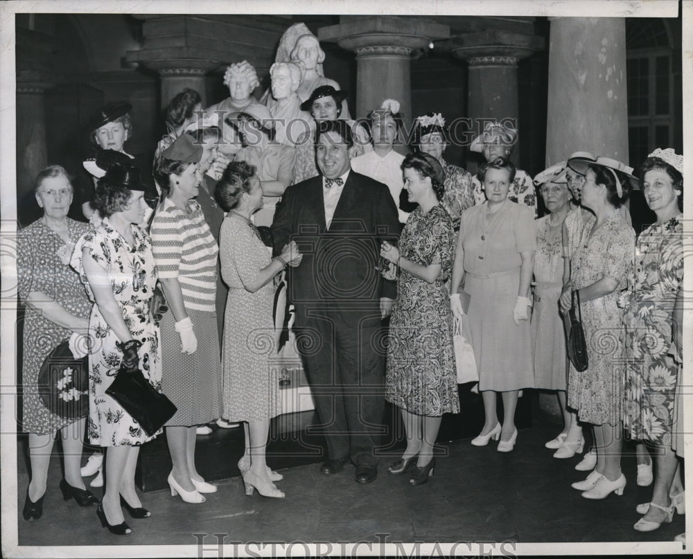 1944 Press Photo Washington DC &quot;Signers Day&quot; opened a campaign for women org - Historic Images