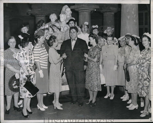 1944 Press Photo Washington DC "Signers Day" opened a campaign for women org - Historic Images