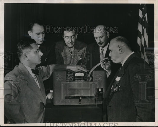 1948 NYC, Prof LA Greenberg & alcohol test machine, Det J Osterberg, - Historic Images