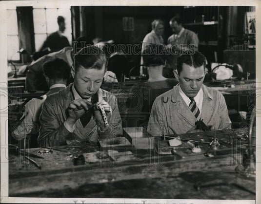 1933 Thomas Lynch & Leon Nobeck art by un-employed-Historic Images