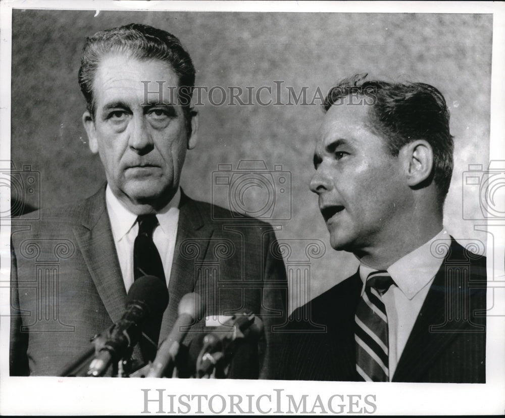 1969 Press Photo James Redmond school superintendent & US Attorney Thomas - Historic Images