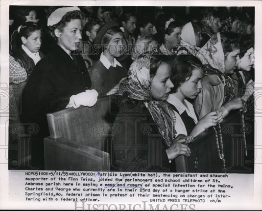1955 Press Photo Hollywood, Cal. Pat Lynn at Mass & rosary for hunger strikers - Historic Images