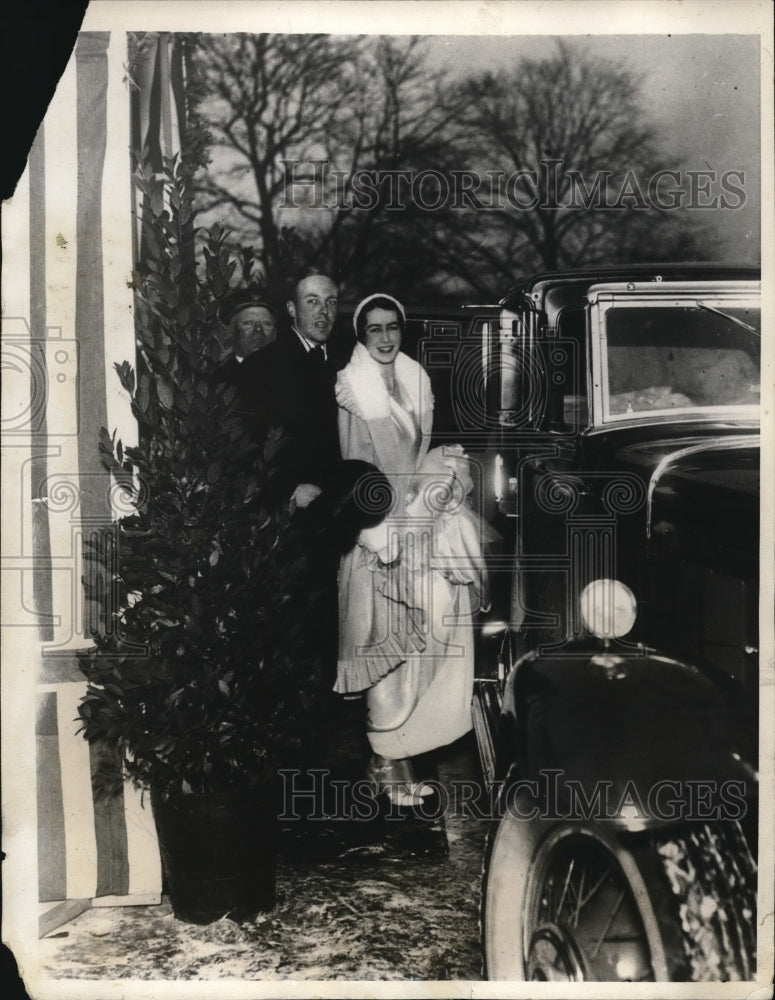 1937 married Virginia Booth to Christopher Vogel @ English Church - Historic Images