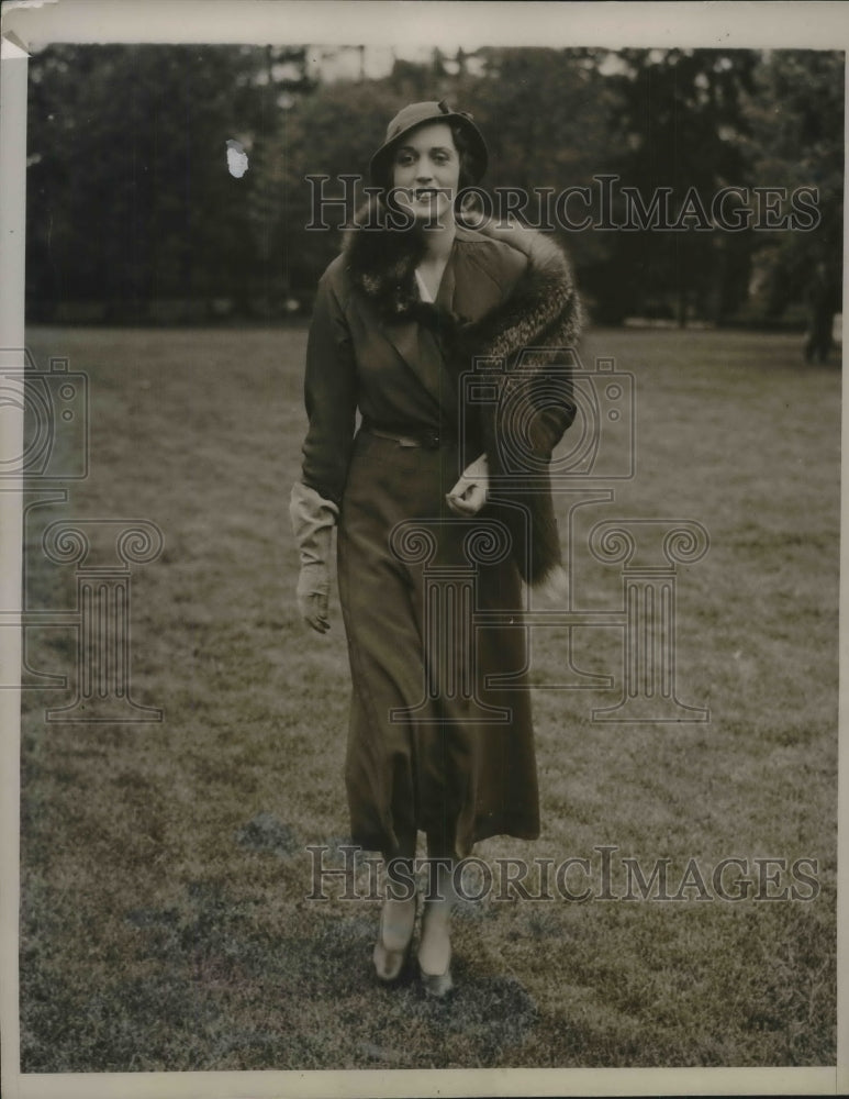 1932 Press Photo Mrs Barclay Warburton Jr at Opening Day Belmont Park - Historic Images