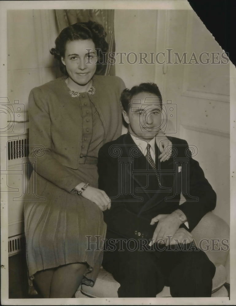 1940 Press Photo Captain Harry Manning with Bride, Former Florence Heaton - Historic Images