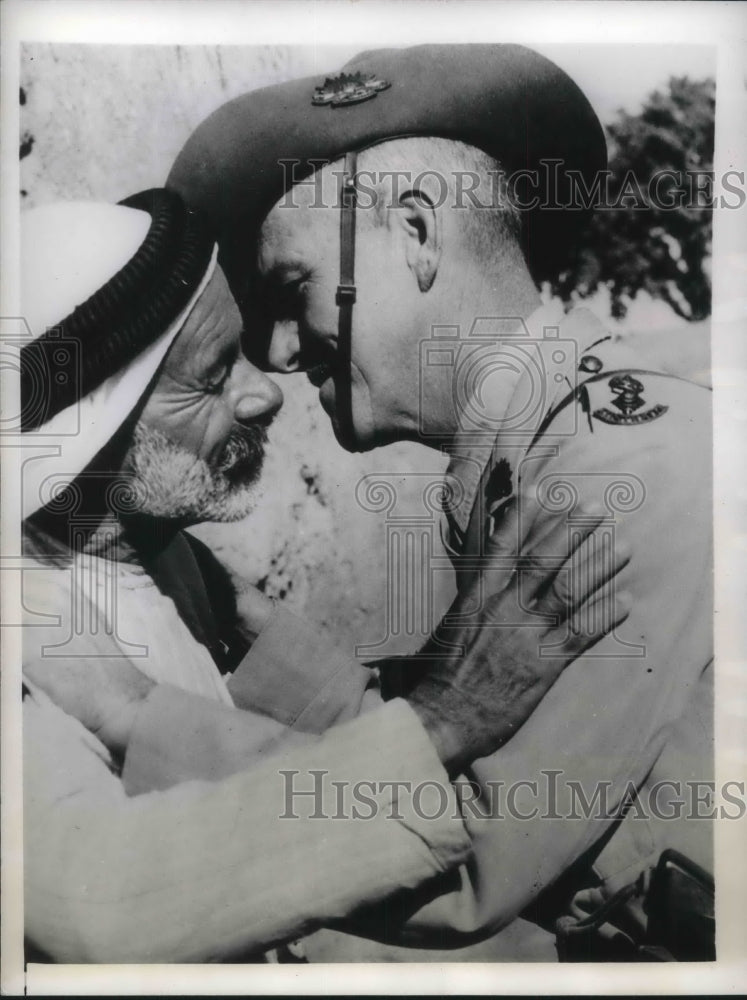 1941 Colonel J.P. McCormack Greets Desert Chief. Africa - Historic Images