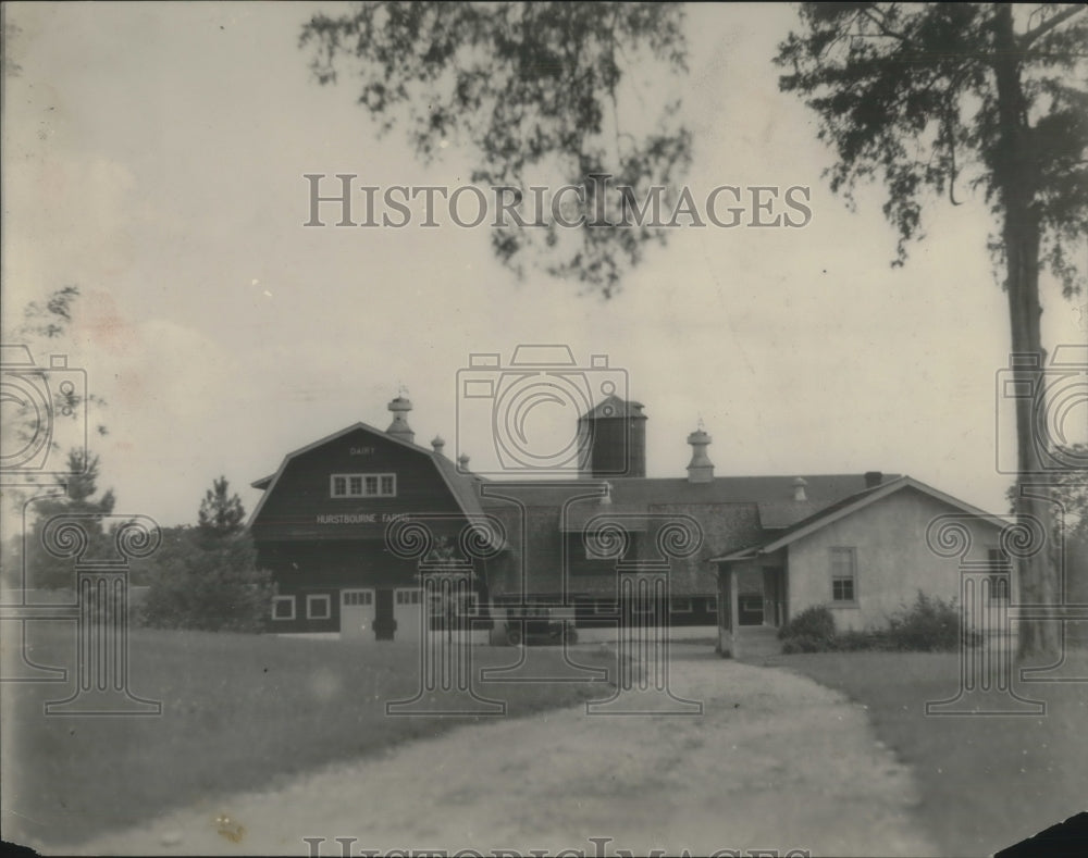 1928 Press Photo Mrs. Herts dairy farm. Butstbourne farm. - nec36324 - Historic Images