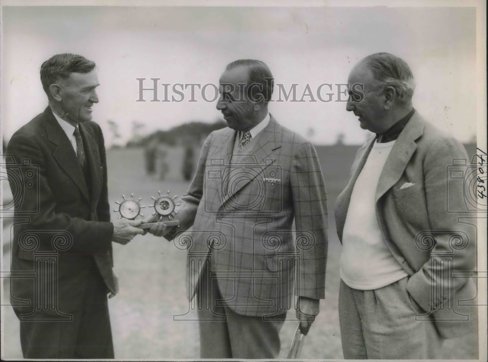 1938 Press Photo Pinehurst, NC PJ Myler of Canadian Golf Assoc, Dr R Lawson - Historic Images