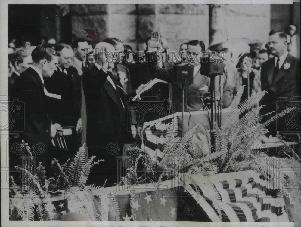 1935 Texas government at the Capitol in Austin.-Historic Images