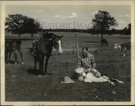 1939 Press Photo Captain Sherman Williard American Airlines cattle ranch - Historic Images