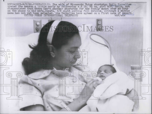 1962 Press Photo Wife and Daughter of Minn. Twins shortstop Ziolo Versalles. - Historic Images