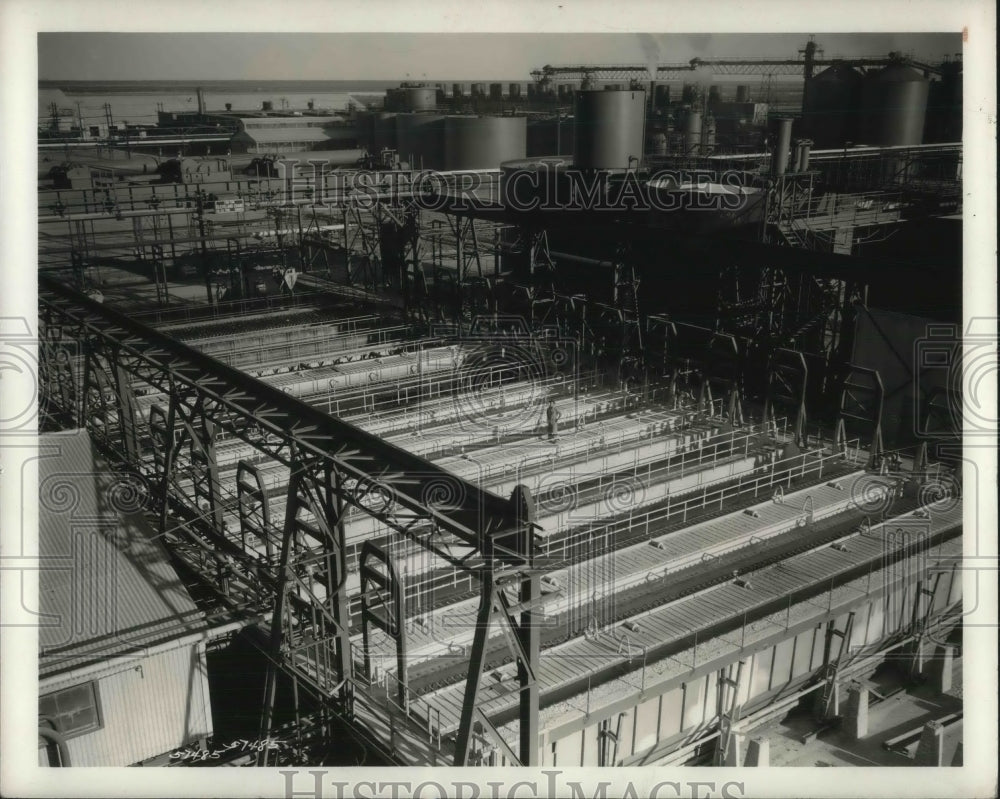 1942 Press Photo Filter plant - nec36695 - Historic Images