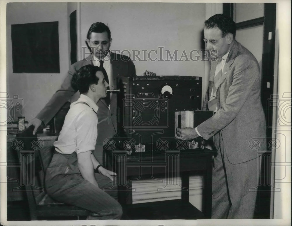 1941 Dr. Leon Greenberg &amp; Fred Keaton Demonstrate Alcholometer - Historic Images