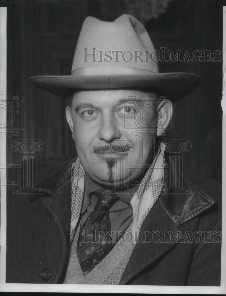 1933 Press Photo Walter Sriplelr with a hat - Historic Images