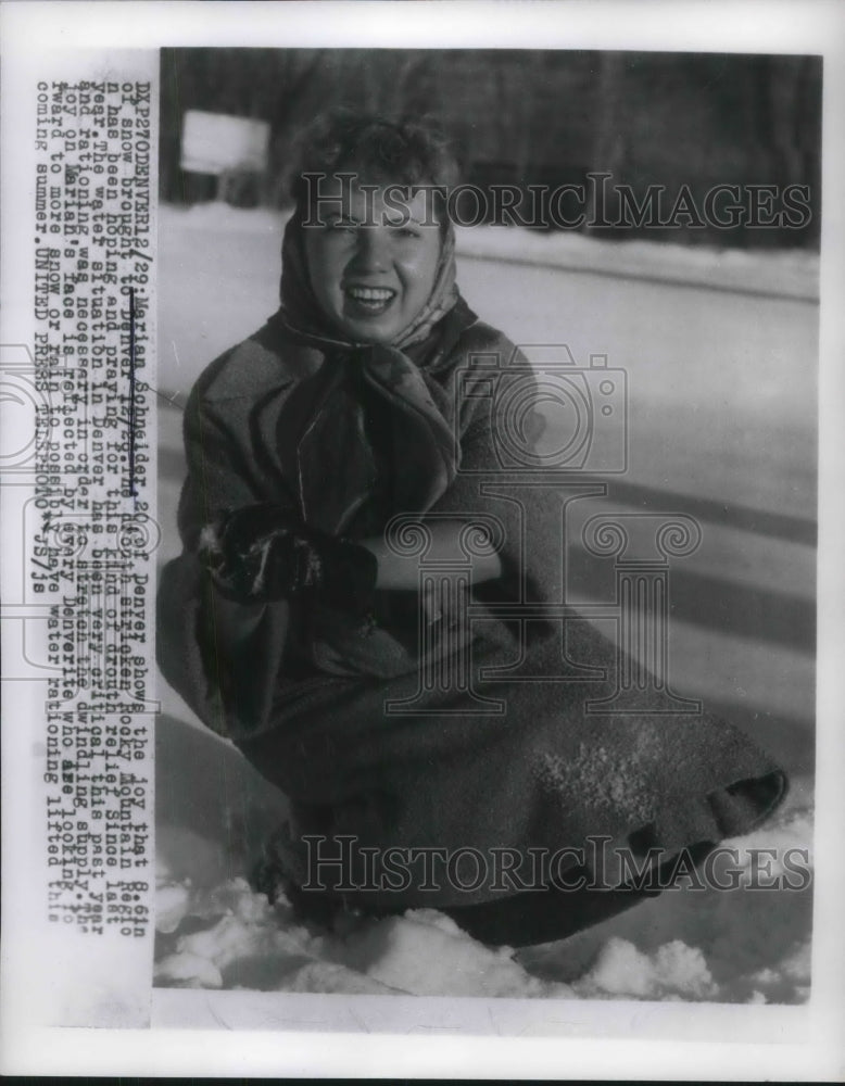 1955 Press Photo Marian Schenlder playing with snow in Denver. - Historic Images