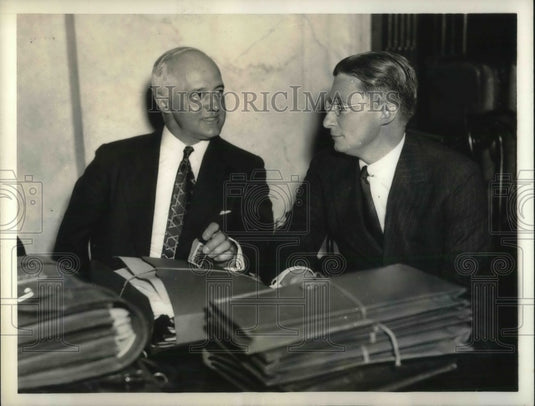 1933 Press Photo Head of Morgan Subsidiary & Counsel confer before Senate Opens - Historic Images