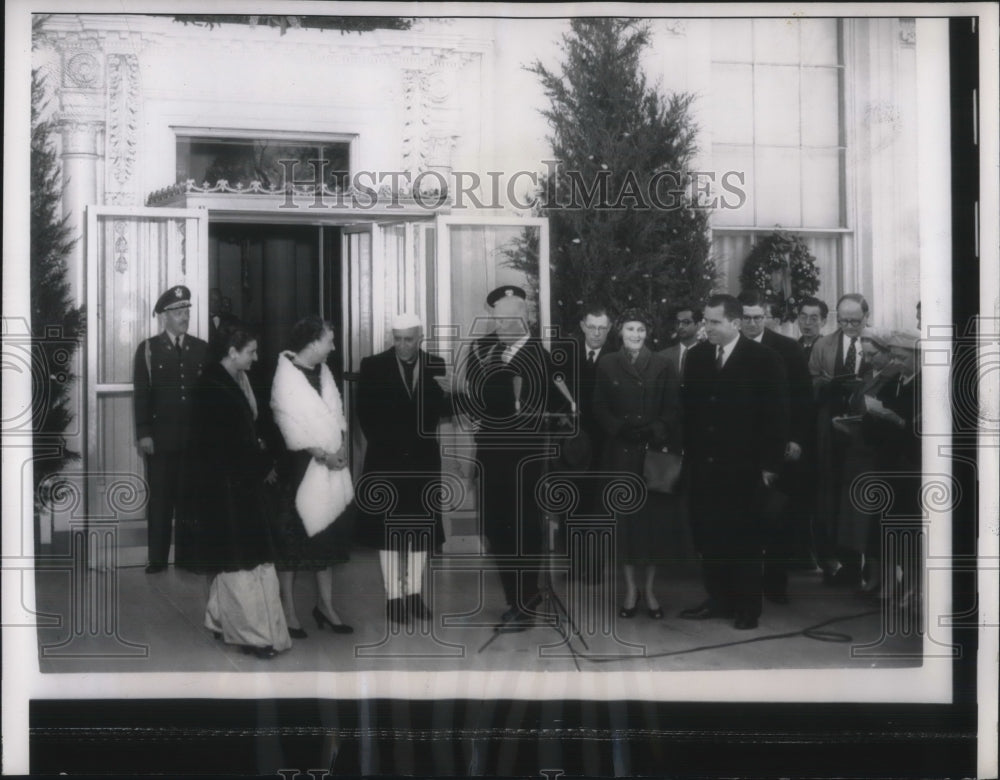 1956 Press Photo Ceremony at White House, Prime Minister of India arrives. - Historic Images