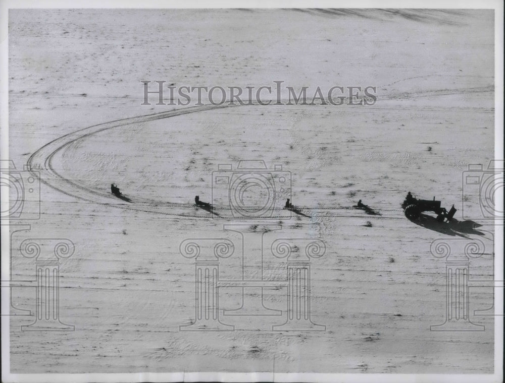 1962 Press Photo No traffic during winter in Aquebogue, New York. - Historic Images