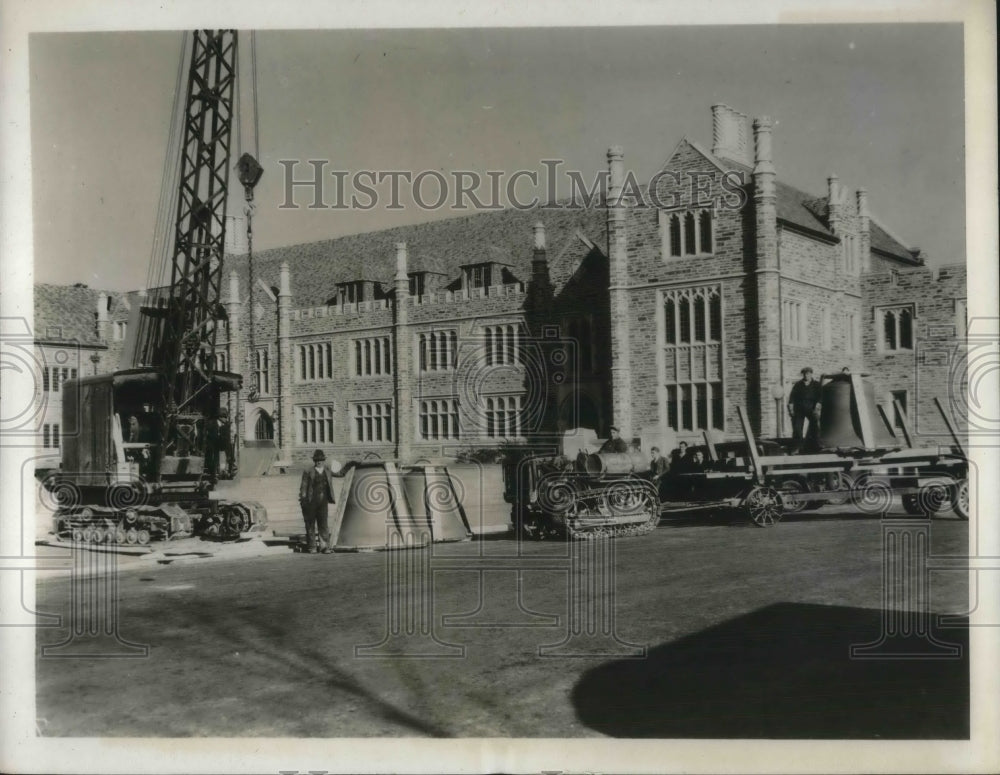 1932 Press Photo Duke Univ. installs a carillon bell set - Historic Images