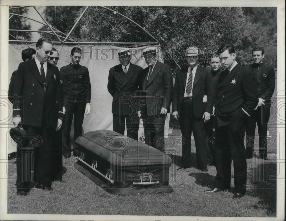 1938 Press Photo Body of Col Milton B Green retired Oil Man exhumed slow murder - Historic Images