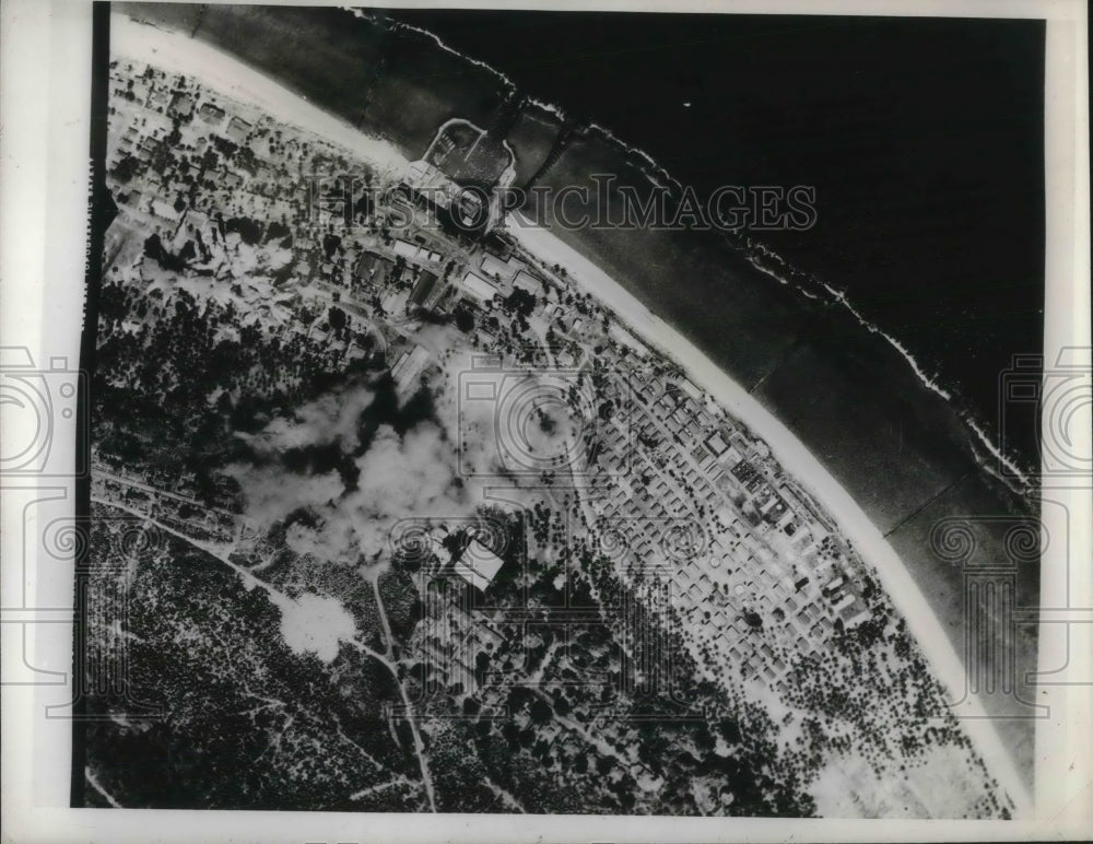 1943 Press Photo Aerial view of Allies bombing Japanese held Mauru Island- Historic Images