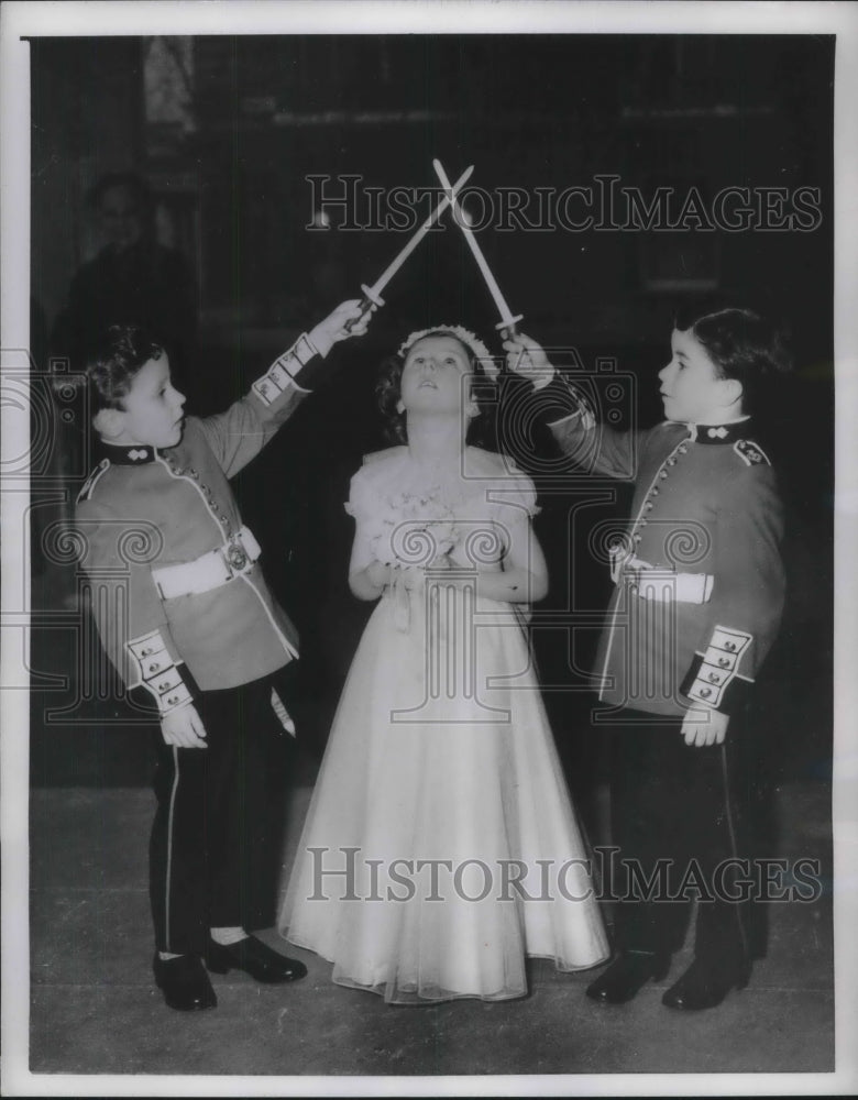 1953 Press Photo London, Elizabeth Green, David &amp; Michael Van DerWoude-Historic Images