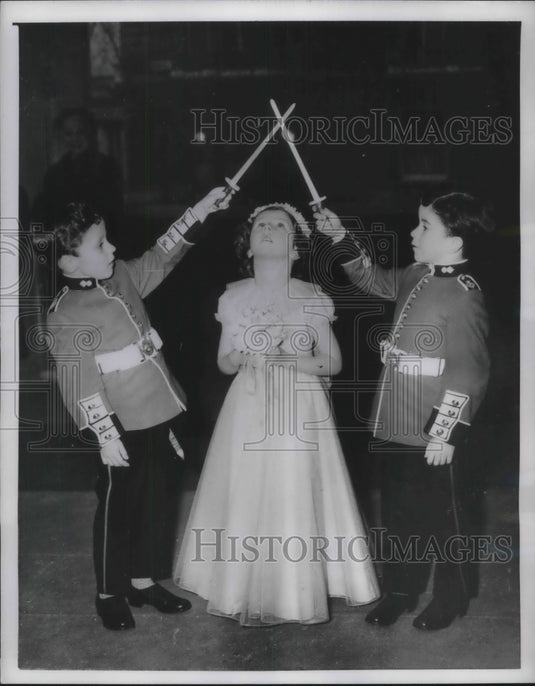 1953 Press Photo London, Elizabeth Green, David & Michael Van DerWoude-Historic Images