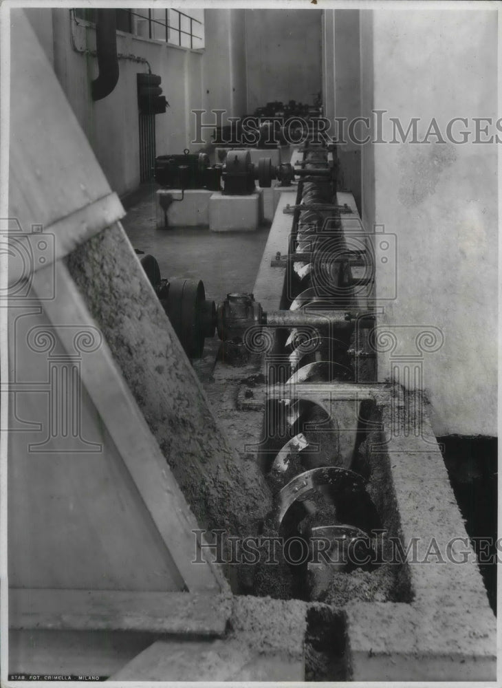 1939 Press Photo Italy, bamboo crushing mill pulping the product - nec37388 - Historic Images