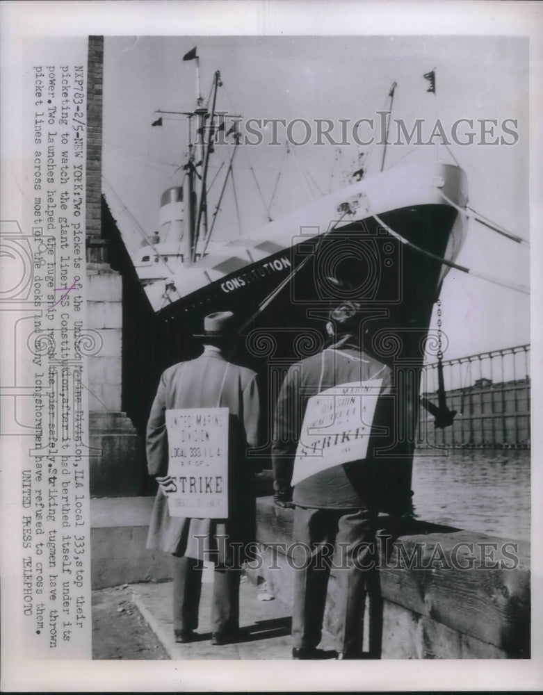 1953 Ship builders on picket line - Historic Images