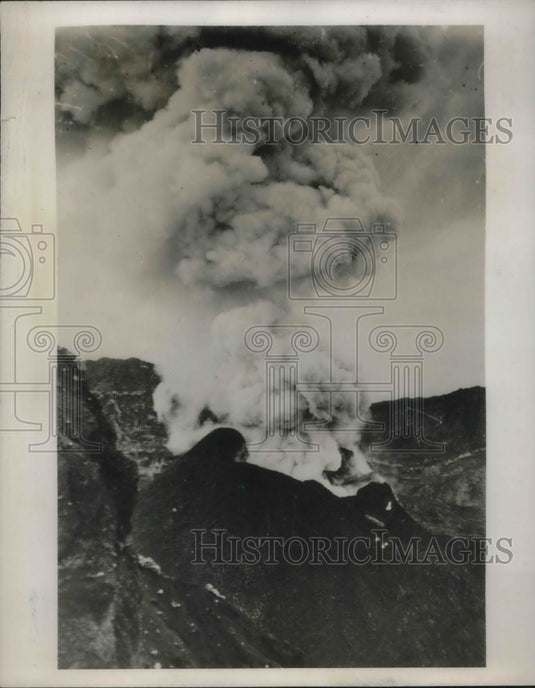 1935 Press Photo Mt. Vesuvius Erupts in Italy - Again - Historic Images