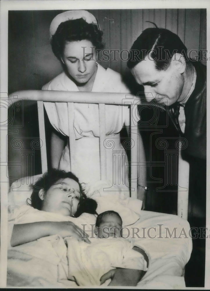 1940 Press Photo Denver, Colo. Mr &amp; Mrs Dewey Russum &amp; baby &amp; nurse E Nelson - Historic Images