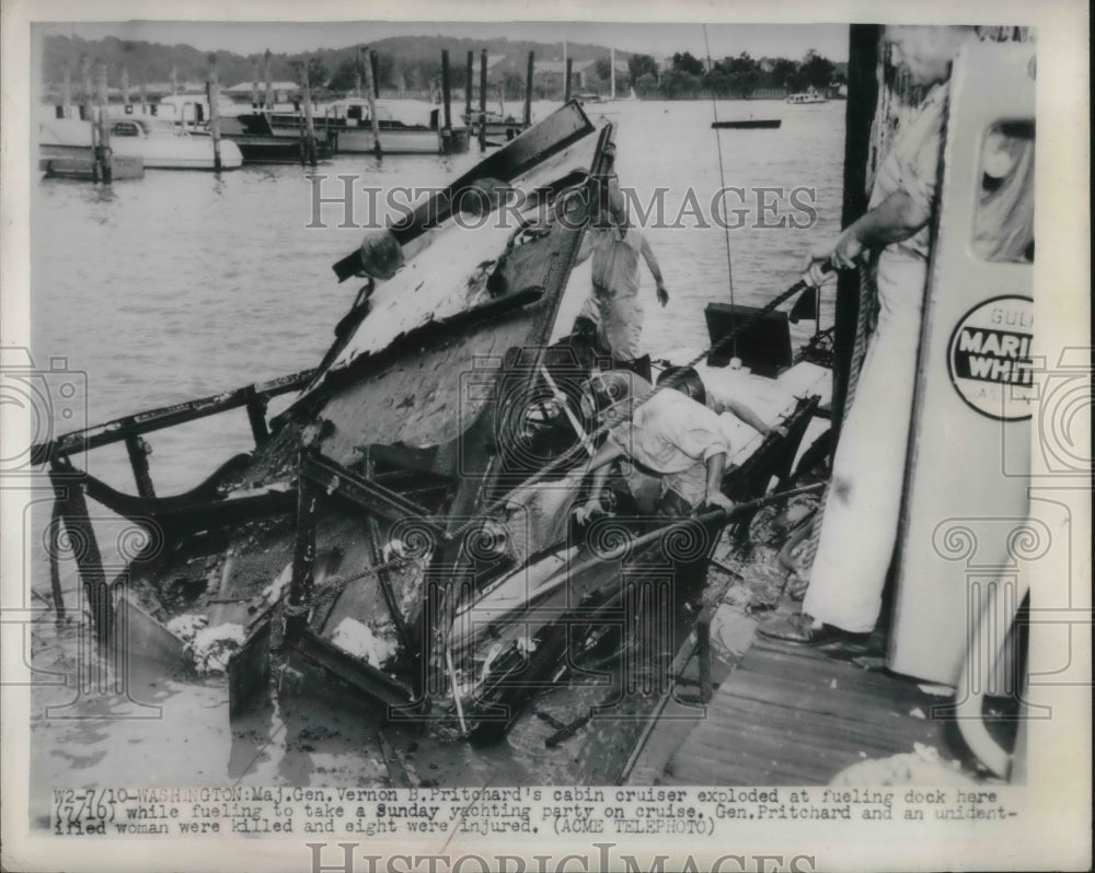 1948 Press Photo Major General Vernon Pritchard&#39;s yaught explodes - Historic Images