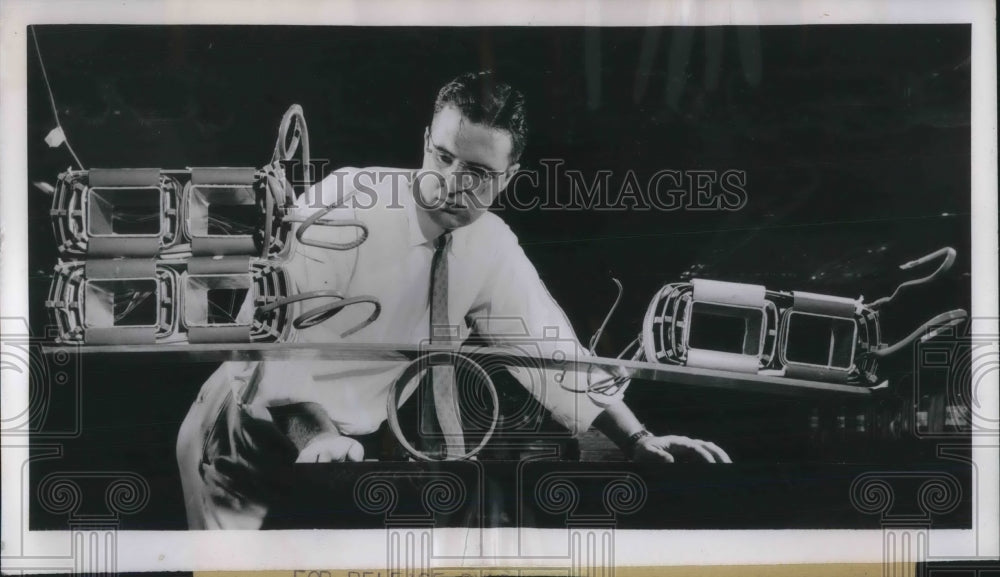 1953 Press Photo Westinghouse in Buffalo, NY welding coils of aluminum &amp; copper - Historic Images