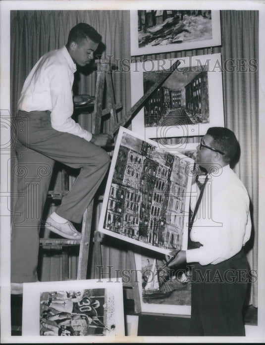 1960 Press Photo Jasper Beker, Richard Gunn & art display in Cleveland, Ohio-Historic Images